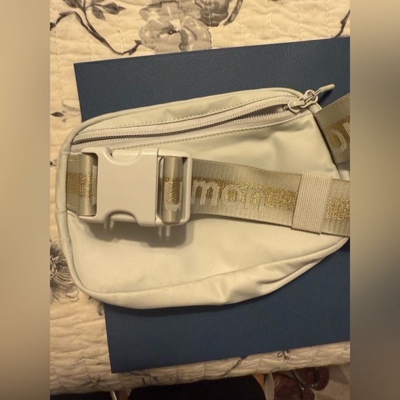 Lululemon belt bag - Picture 3 of 6